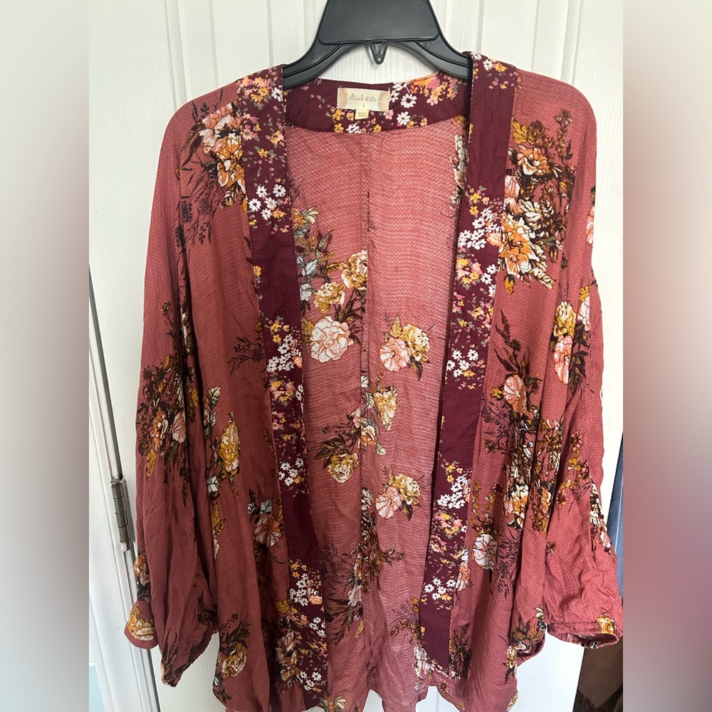 Altar'd State Burgundy and Pink Floral Kimono